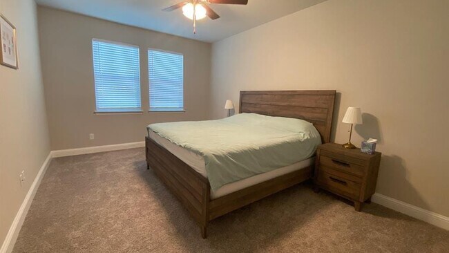 Building Photo - 2008 Naples Dr