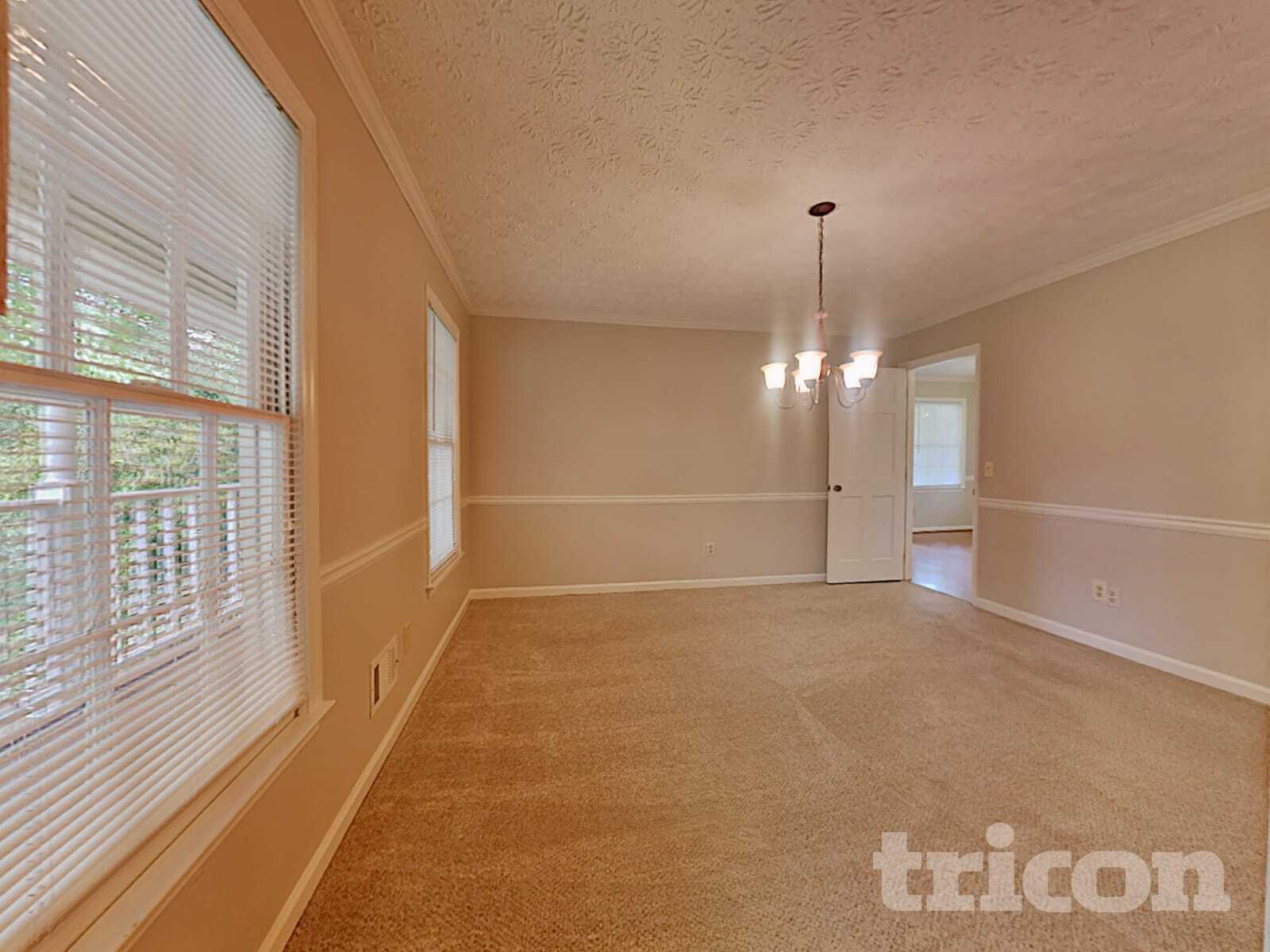 Building Photo - 1516 Maple Ridge Dr