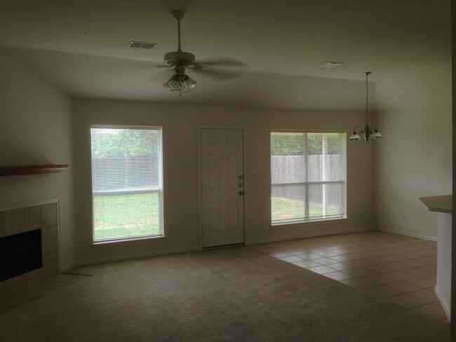 Building Photo - 3BR / 2BA Duplex in Hewitt, Texas | Midway ISD
