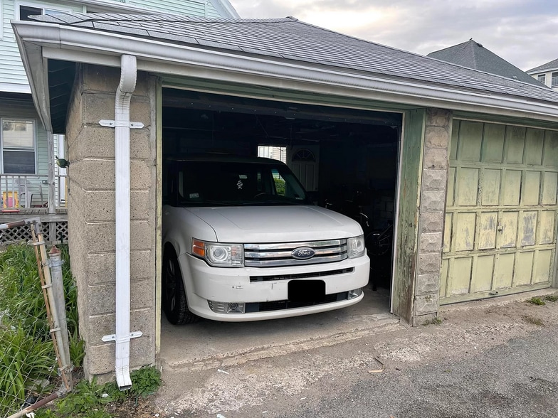 Garage - 82 Wellington Rd