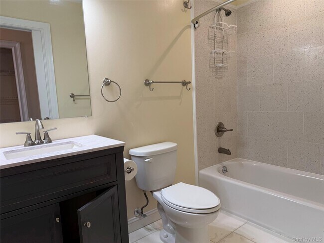 Building Photo - 337 Main St