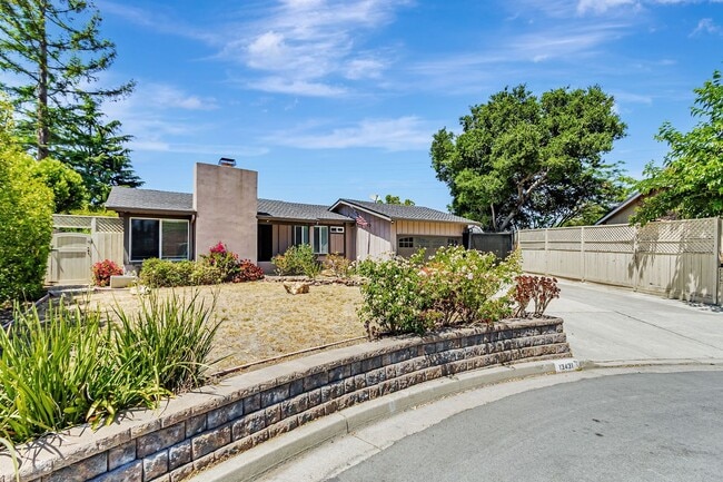 Building Photo - Saratoga Gem - 4BR Home Open Floor Plan & ...