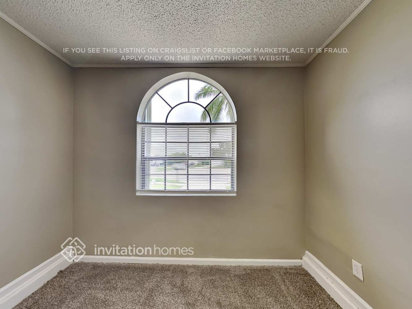 Building Photo - 10884 Grandview Ct