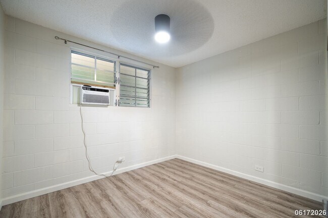 Building Photo - $2,100 / 2br - 2BED 1 BATH CONDO ON KAPIOLANI BLVD