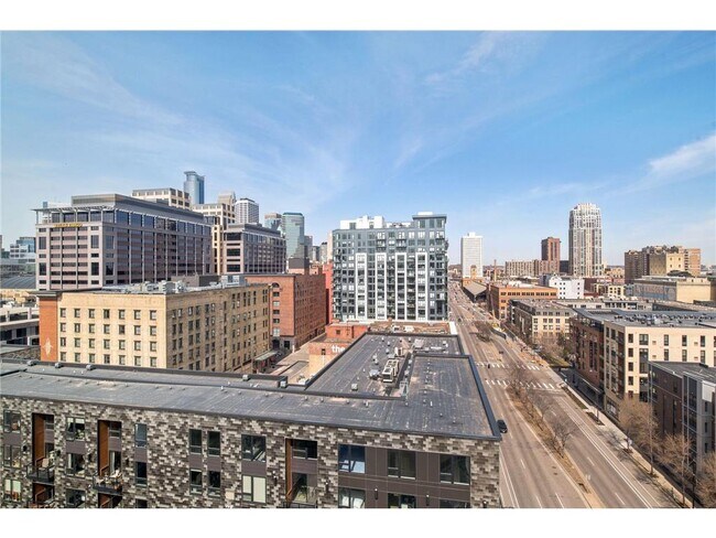 Building Photo - 811 Washington Ave S