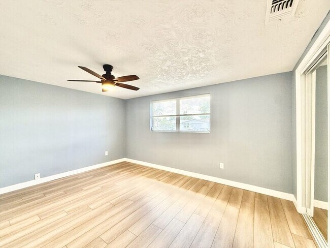 Building Photo - 3411 Cincinnati Dr