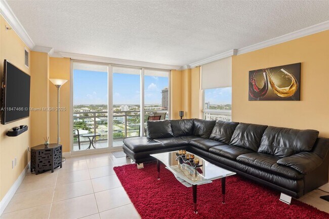 Building Photo - 6917 Collins Ave