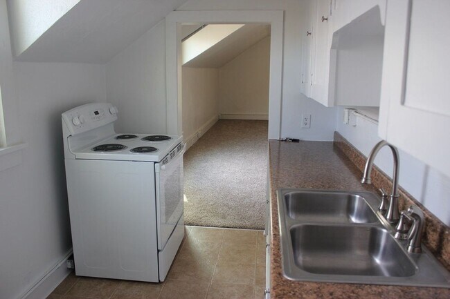 Building Photo - 422 N 3rd St