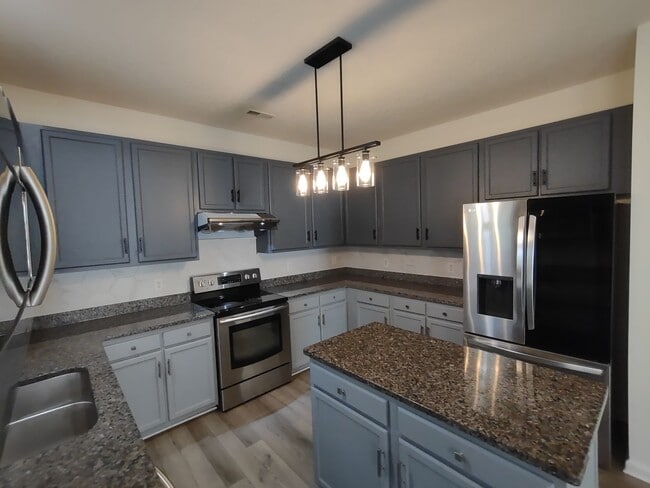 Building Photo - Beautiful 2-story home located in the Reed...