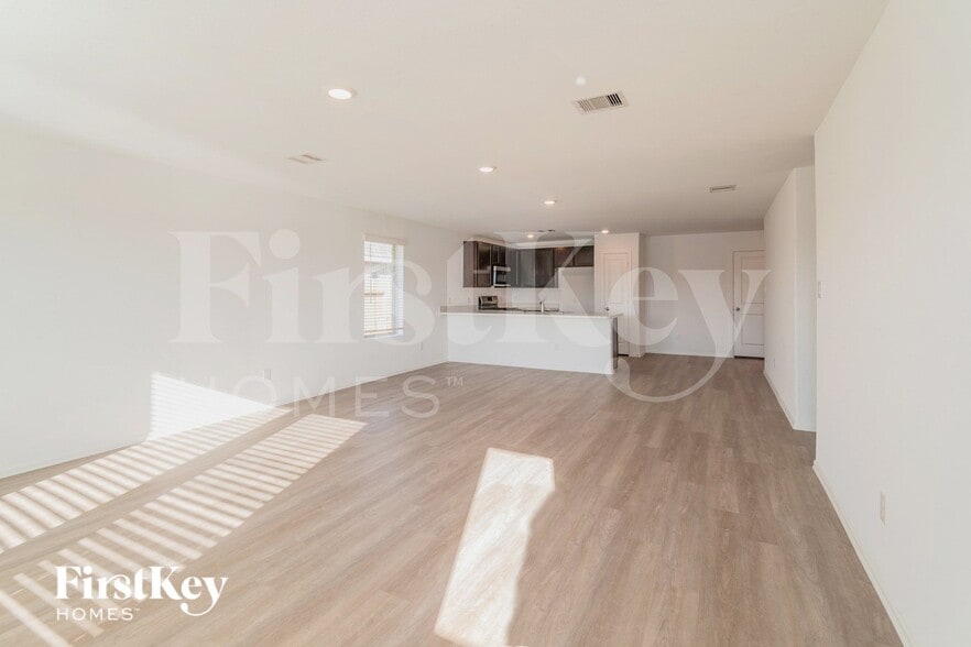 Building Photo - 453 Maple Bnd Ln