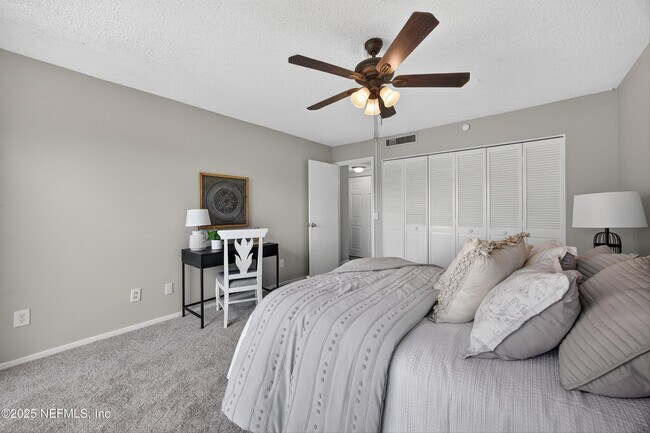 Building Photo - 7622 Las Palmas Way