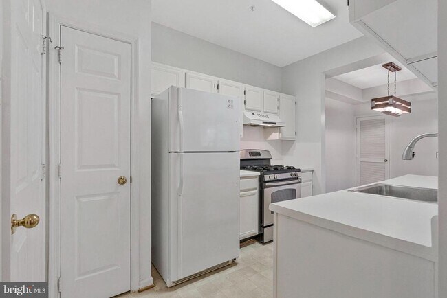 Building Photo - 46580 Drysdale Terrace