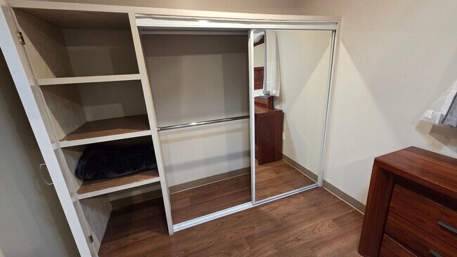 Building Photo - Spacious and Cozy studio!