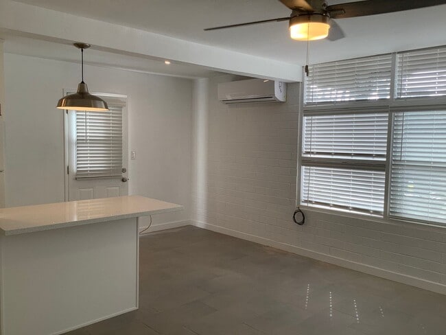 Building Photo - Remodeled 3 Bed 1 Bath Single Story Unit- Ocean Beach