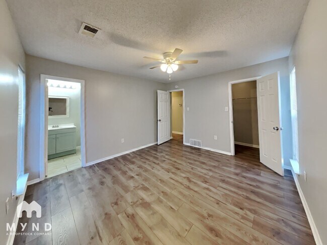 Building Photo - 3422 Laurelwood Dr