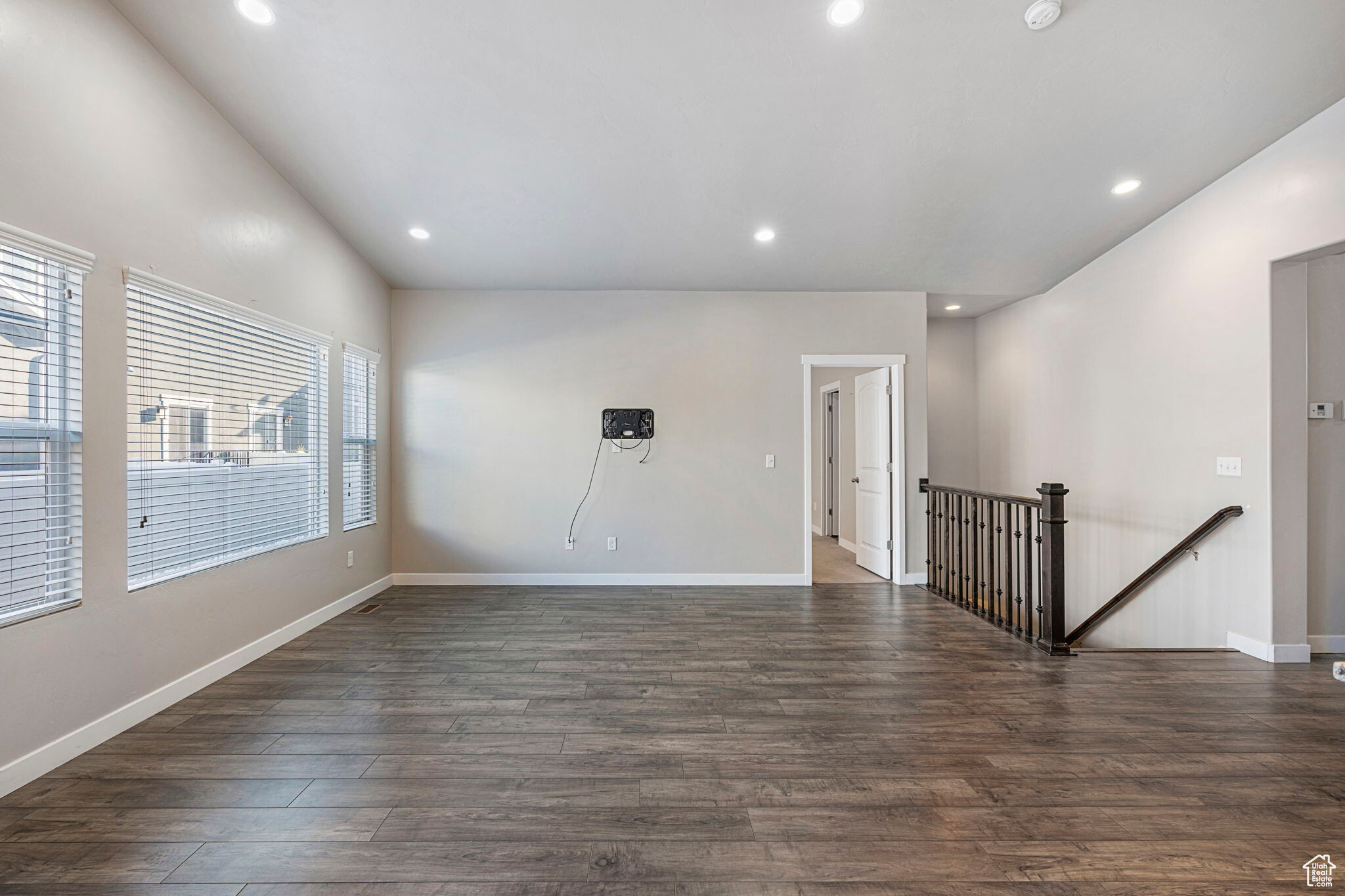 Building Photo - 512 W Sunland Dr