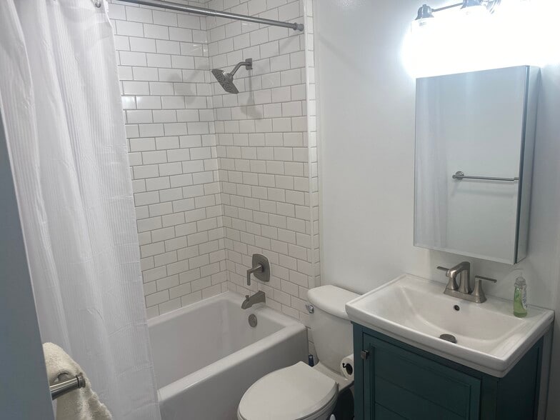 Building Photo - 2103 13th Ave