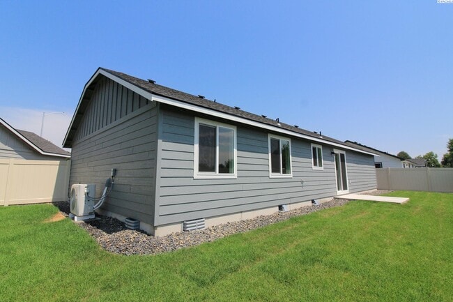 Building Photo - 3 Bed/2 Bath Rambler in Pasco