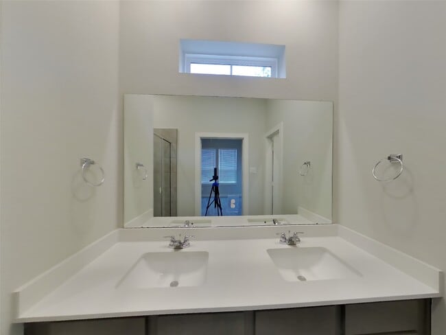 Building Photo - 9835 Willow Creek Commerce Dr