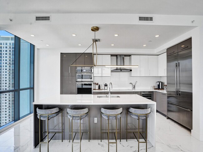 Building Photo - 100 E Las Olas Blvd