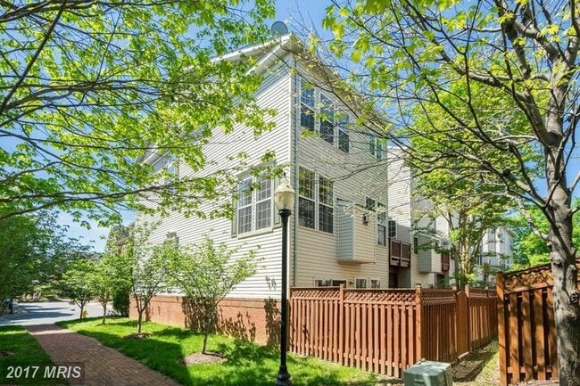 Building Photo - 5001 Waple Ln
