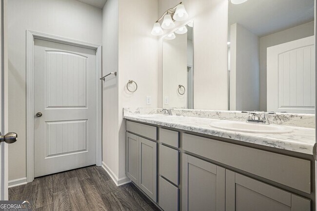 Building Photo - 529 Summerfield Ln NW