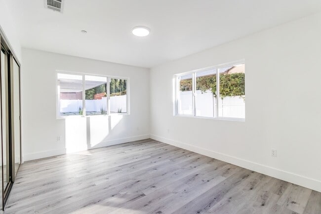 Building Photo - 148 S Madison Ave