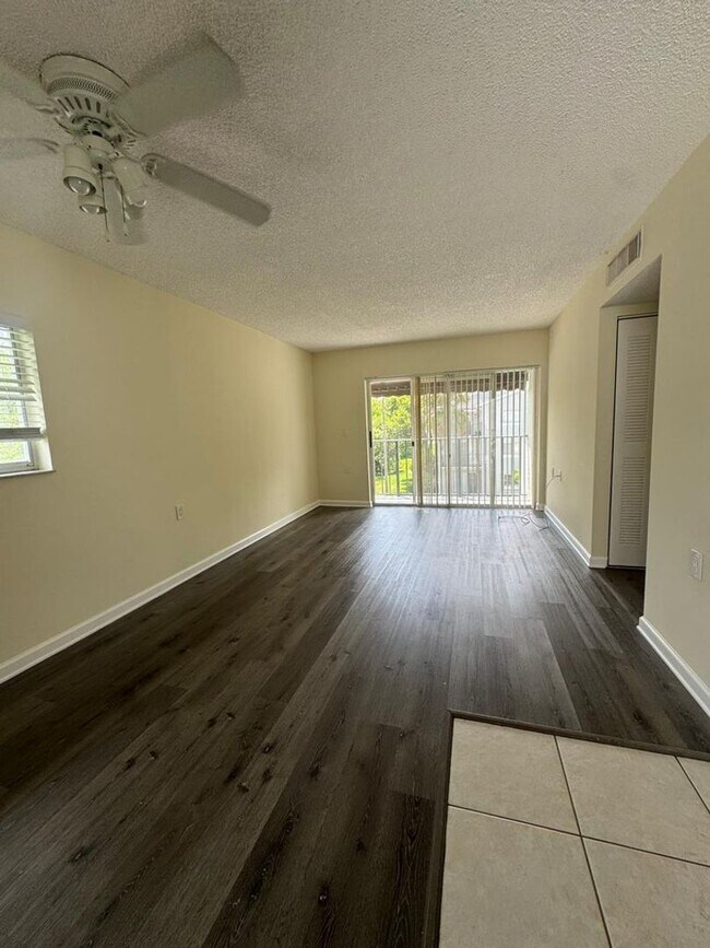 Building Photo - Spacious 1/1 Condo – Great Location!