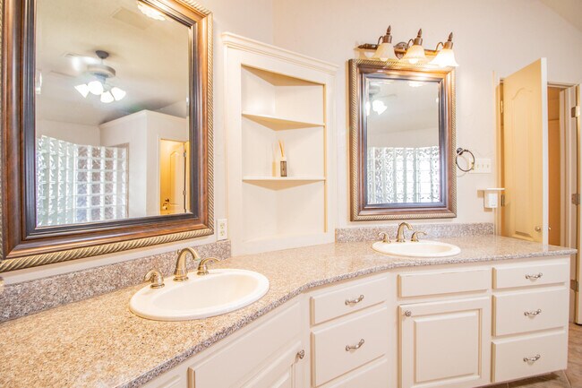 Building Photo - 5402 158th St