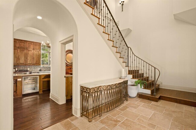 Building Photo - 13240 Villa Montana Way