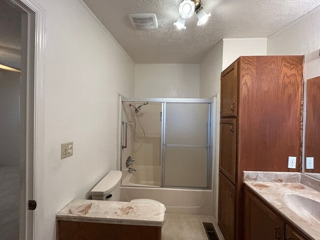 Building Photo - 8 Bass Ct