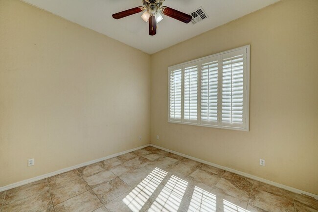 Building Photo - AVAILABLE NOW IN SHAMROCK ESTATES GILBERT!!!