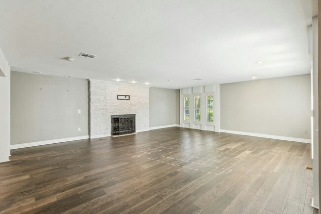 Building Photo - 1510 Glenbrook Dr