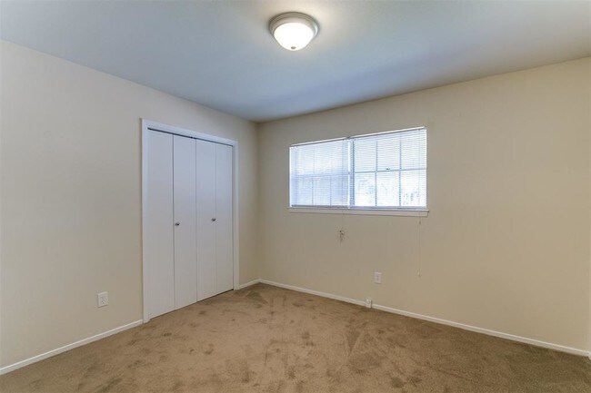 Building Photo - 2503 Knoll St