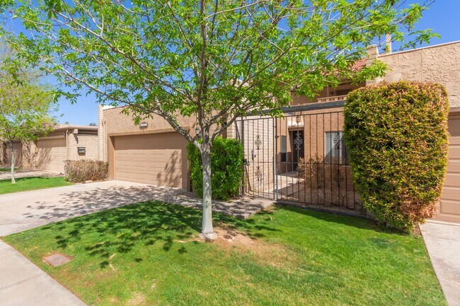 Building Photo - Charming 3-Bedroom Mid-Century Gem in the ...