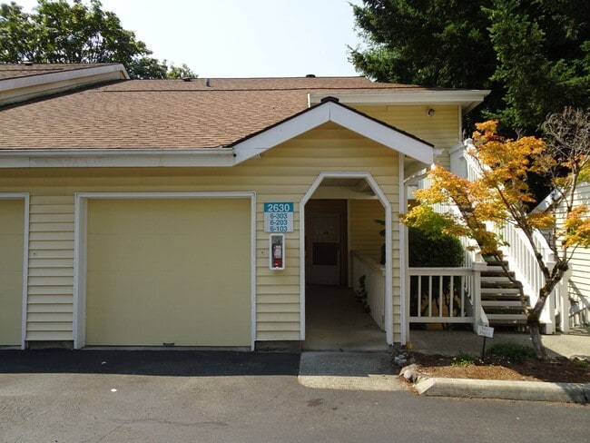 Building Photo - Modern 2-Bedroom Condo in Bellevue’s Merce...