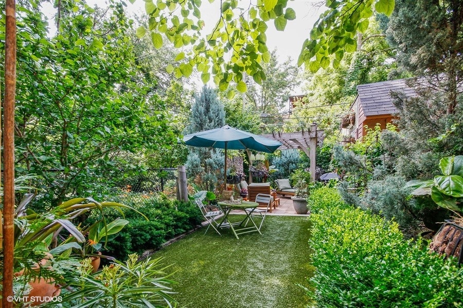Back Yard - 725 W Brompton Ave