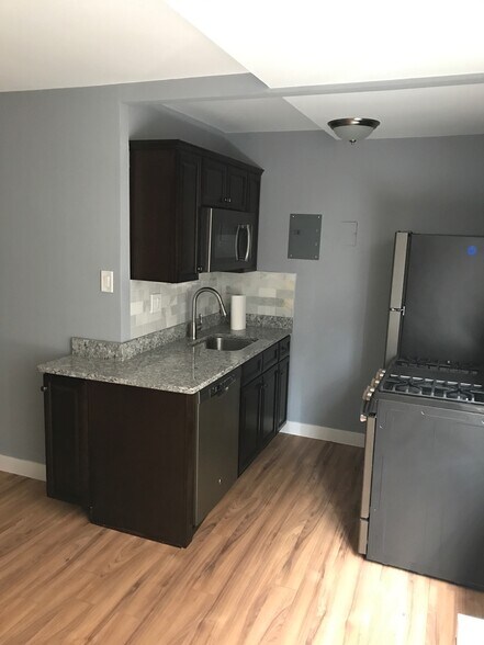 Building Photo - 950 25th St NW