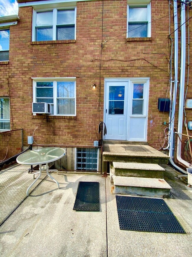 Building Photo - Charming 3Bed/1Bath in Cedonia Neighborhood