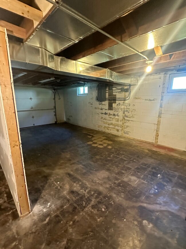 Building Photo - 1122 69th St