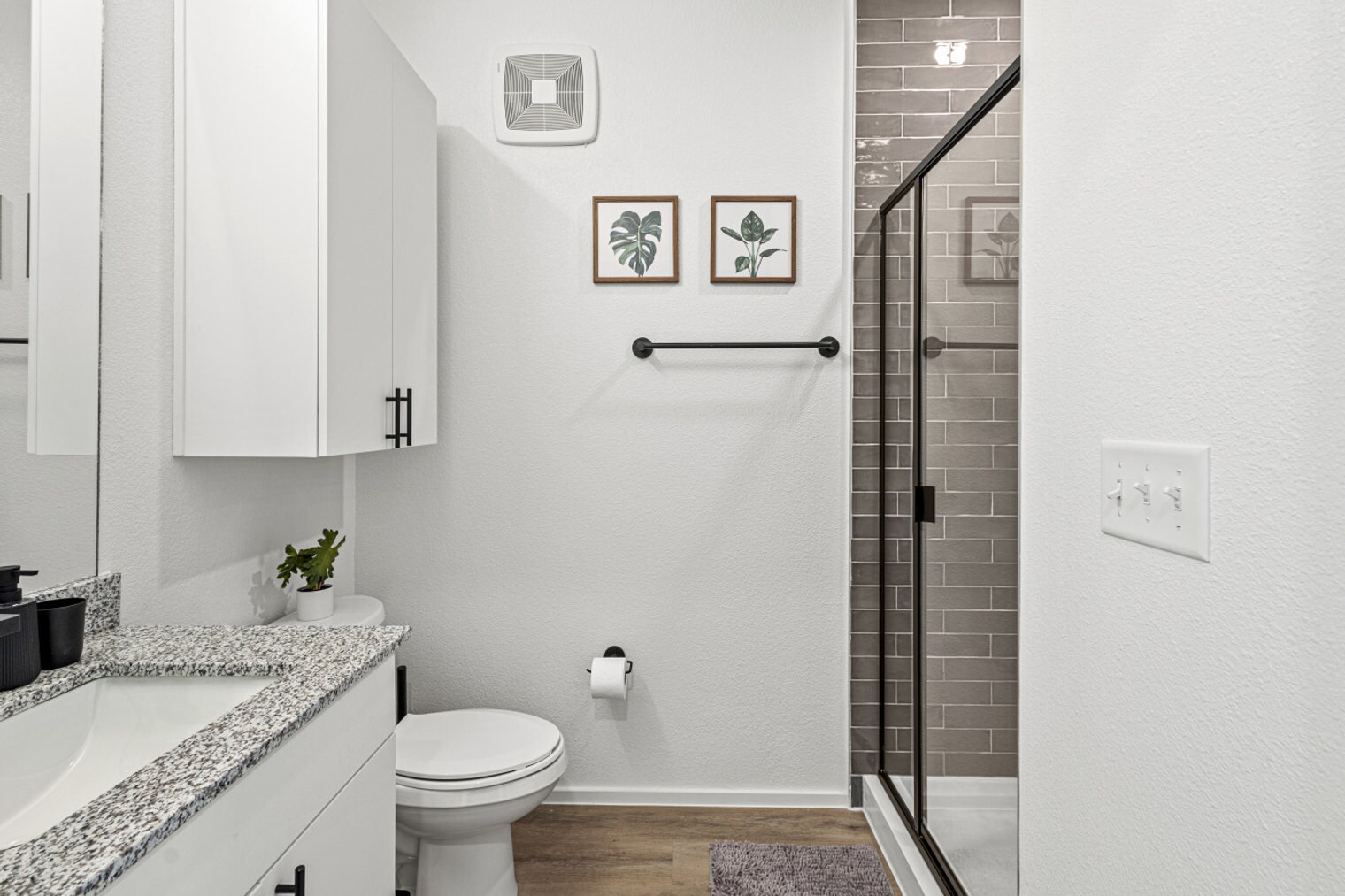 Building Photo - 596 W 9th St