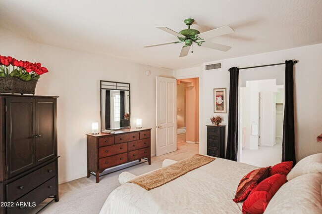 Building Photo - 4639 N Clear Creek Dr