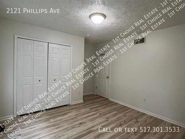 Building Photo - 2121 Phillips Ave
