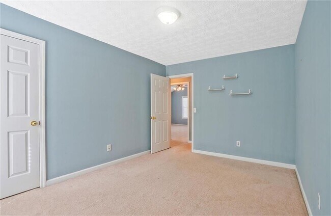 Building Photo - 375 Shadetree Ln