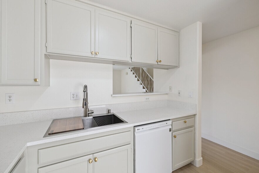 Building Photo - 3709 Las Flores Canyon Rd