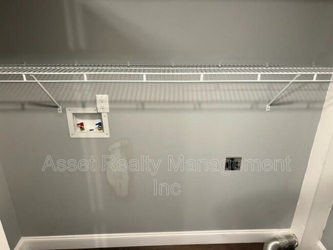 Building Photo - 924 Warrior Hill Dr