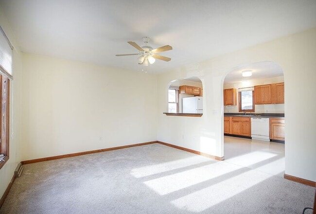 Building Photo - 14 Gold St