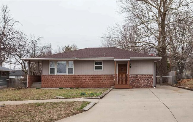 Primary Photo - Fantastic 4 bedroom westside ranch!