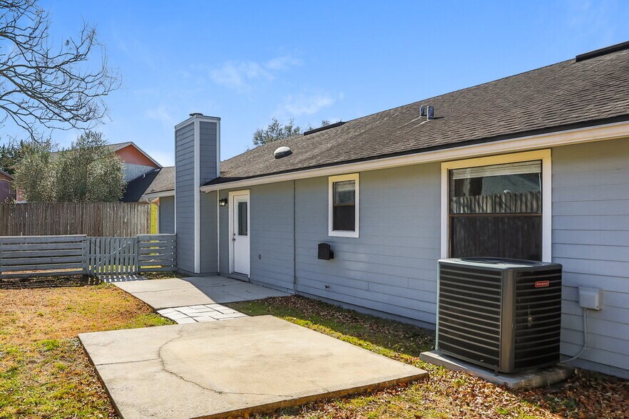 Building Photo - 11041 Losco Jct Dr