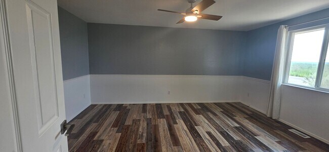 Building Photo - 6818 W Desert Ave